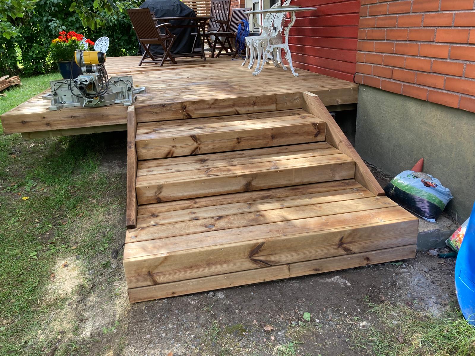 Valmis terassi ja portaat